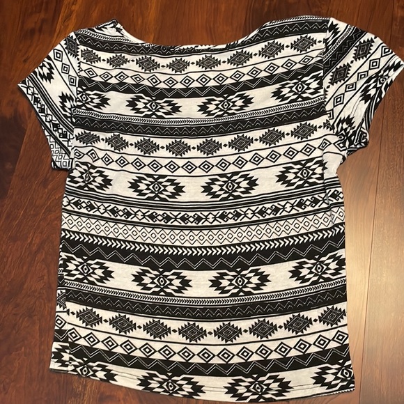 American Rag women’s cropped tee - Picture 2 of 3